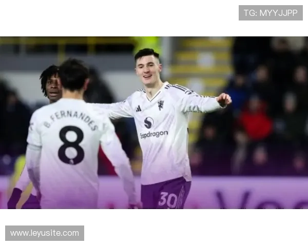 伯恩利2-2曼联：舍什科双响，海文不慎乌龙，弗莱彻无缘开门红