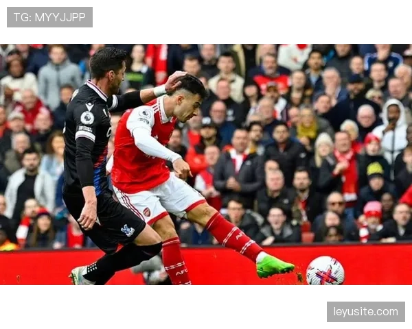 半场战报:阿森纳1-0曼城,萨卡利用肋部空当低射破门